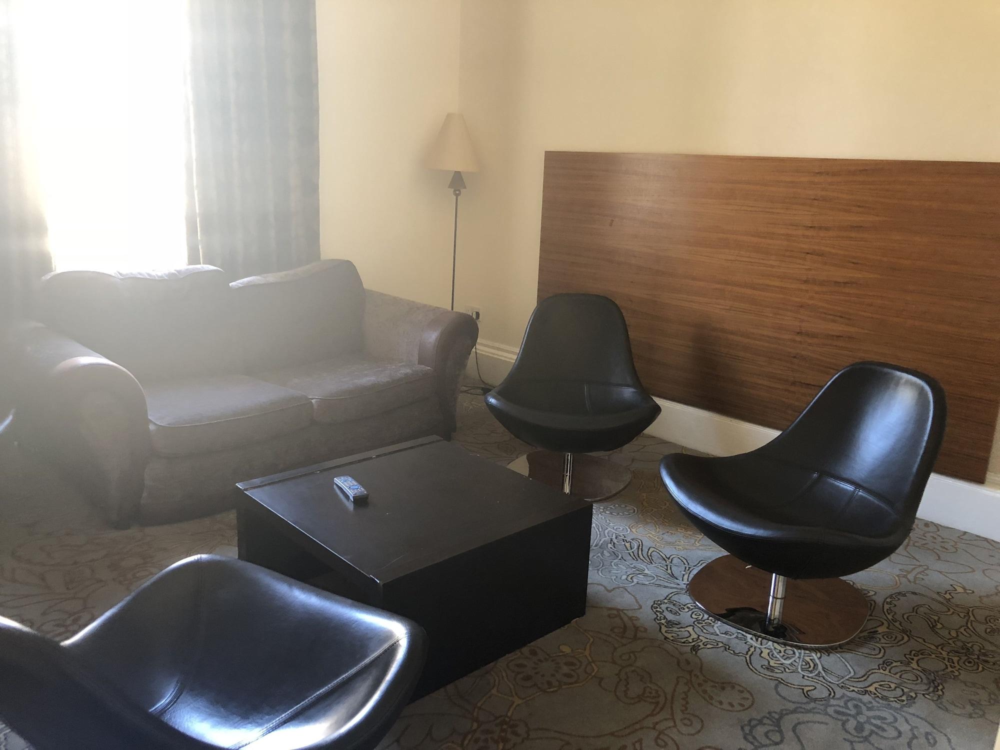 Cairn & Aparthotel Edinburgh